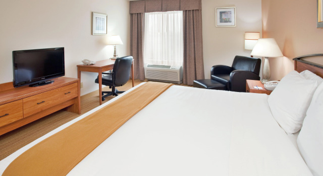 Comfort Inn & Suites NW Milwaukee