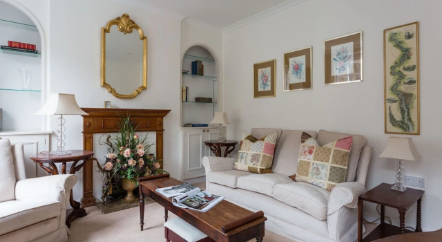 Traditional 2BR Flat in Marylebone