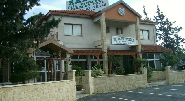 Rantzo Holiday Apartments, Buchen Sie Ferienwohnung Günstige Hotels in Pissouri