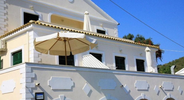 Theophilos 2 Walk to Beach Sea Views A C Wifi Car Not Required - 220, Забронировать Отель Отели периферии Ионических островов с парковкой, Парковка