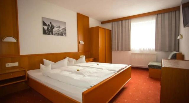 Haus Enzian, Prenota Hotel Sankt Leonhard im Pitztal 