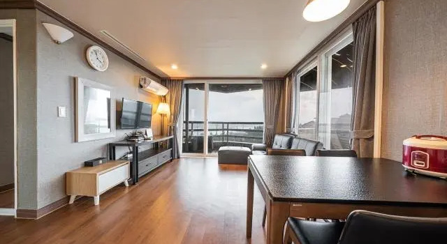 Люкс Benikea Hotel Mountain & Ocean Jumunjin Resorts