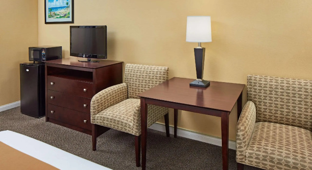 Четырёхместный номер Standard Comfort Inn Encinitas Near Legoland