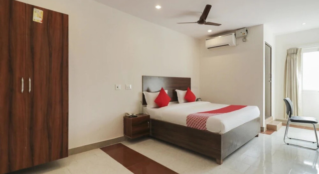 Sujatha Nirmala Convent Road by OYO Rooms