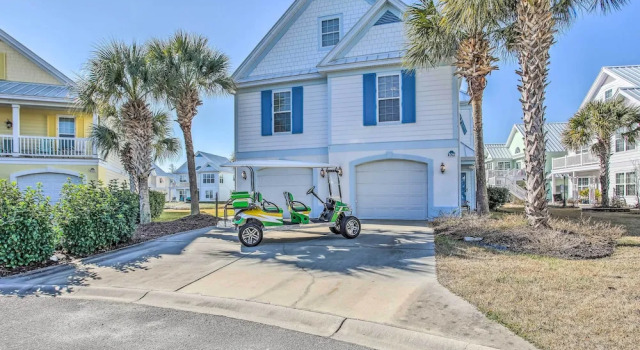 Коттедж с 5 комнатами с балконом Home w/ Deck: 1 Mi to Surfside Beach Access!