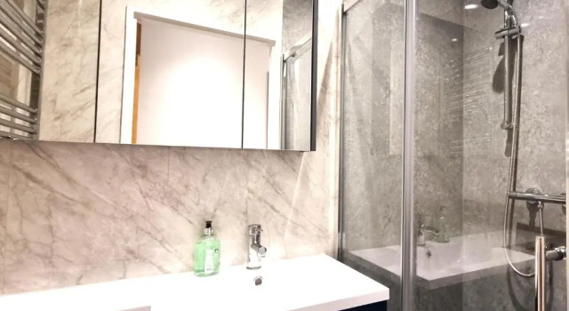 Коттедж Spacious 6 Bedroom House, 4 Bathrooms, Central, 2 Parking Spaces