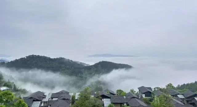 Кровать в общем номере с 6 комнатами с видом на горы Guiyuan Hilly Hotel Resort
