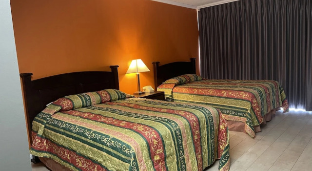 Четырёхместный номер Standard с балконом Pasadena Rose Inn