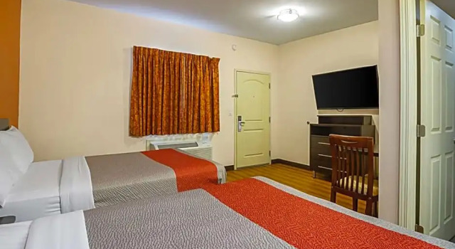 Четырёхместный номер Standard Motel 6 Maple/Main