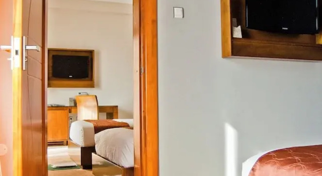 Семейный номер Standard с балконом и с видом на город South Star International Hotel
