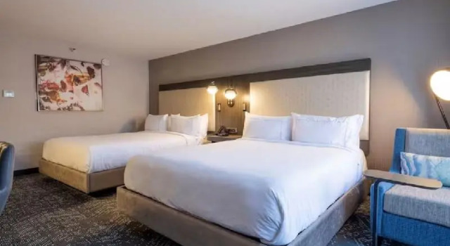 Четырёхместный номер Standard с балконом GHMG Hotel Livermore