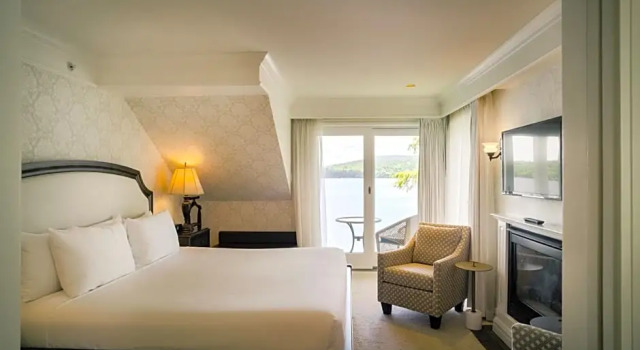 Номер Deluxe с видом на озеро Ripplecove Hotel & Spa
