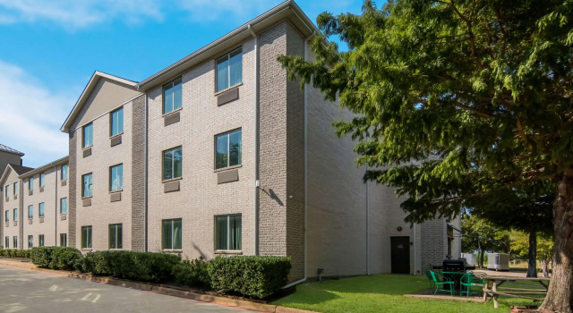 Quality Inn & Suites Roanoke - Fort Worth North