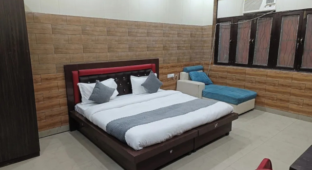 Swastika Homes Near Wave City Center Noida, Забронировать Отель Нойда штат Уттар-Прадеш