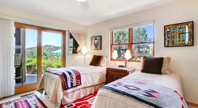 Коттедж с 3 комнатами с балконом Sunlit Hills Art and Views by Kokopelli Property Management