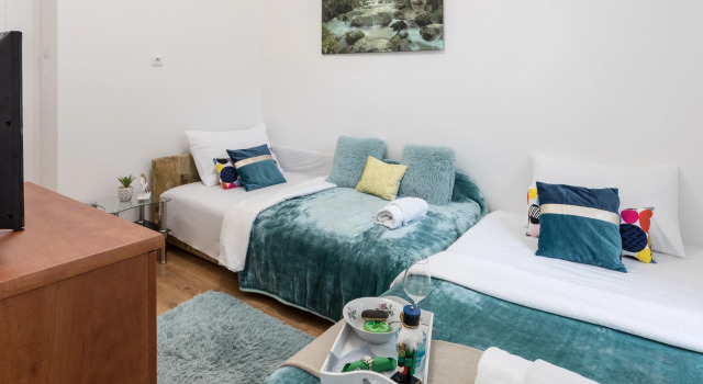 Bright 2BDR Apt near Main Bus Station-FREE PARKING