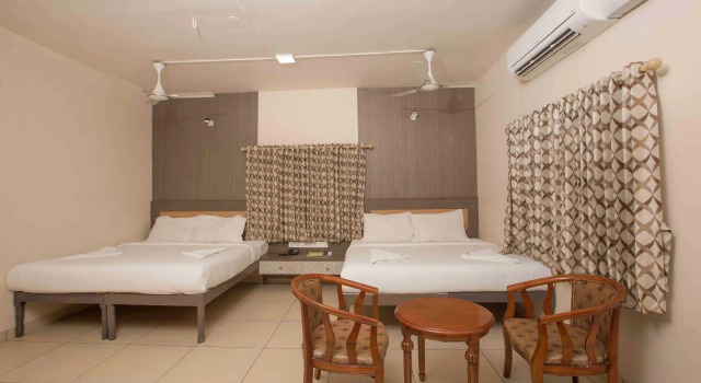 Люкс Hotel Sownthariyam