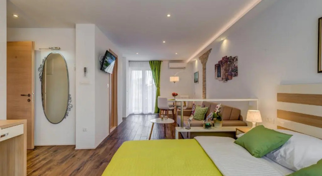 Room&studio Apartment Just Enjoy, Prenota Appartamento Splitska 