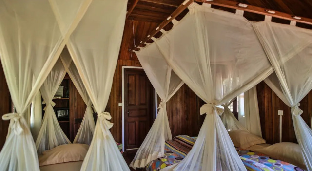 Habitación triple Confort 1 dormitorio con balcón y con vista al jardín Olympe Du Bemaraha