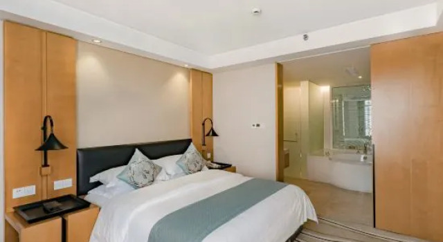 Люкс Executive New Century Pujiang Hotel