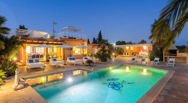 Вилла Modern Villa With Pool Near Town