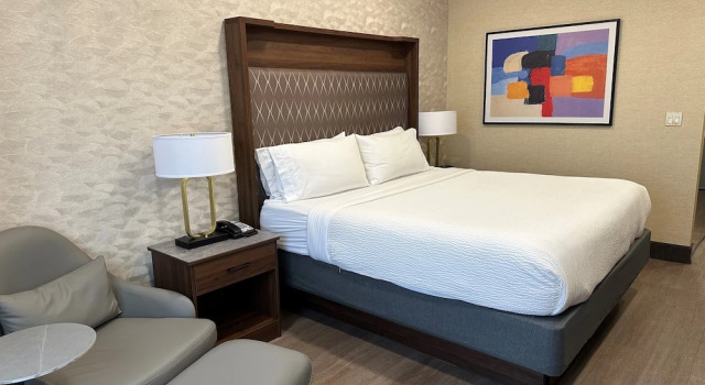 Двухместный номер Premium Top Floor Holiday Inn Plainview-Long Island by IHG