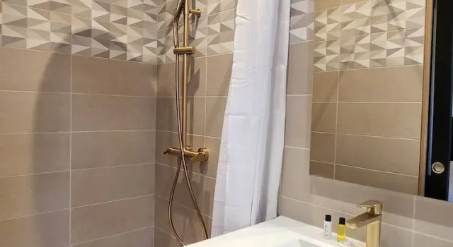 Апартаменты HDG Hôtel Gare de LIsle Adam Apparts Hotel