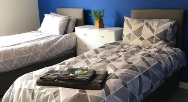 Spring House - Staycation - Perfect for Contractors & Families - 2 Parking Spaces, Prenota Hotel Dudley 