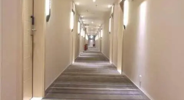 City Comfort Inn Yibin Cuipingshan Park, Varaa Hotelli Hotellit Sichuan pysäköinnillä, Pysäköinti