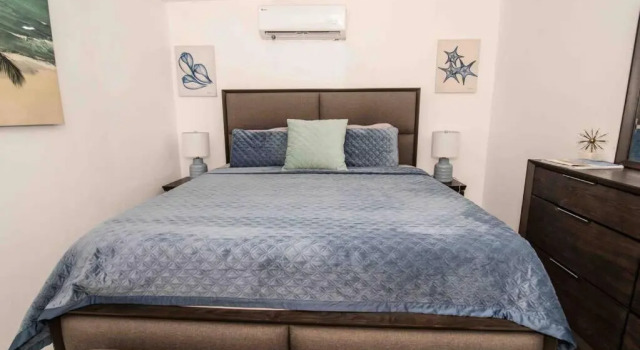 Modern 2BR with KingBed in Heart of Isla Verde Ave, Rezervovat Hotel Hotely v San Juan s bazénem, Bazén