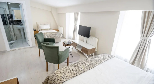 Люкс The Corner Inn Hotels By Suit