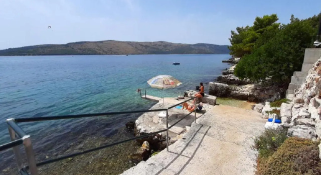 Apartment Kira - 20m from beach