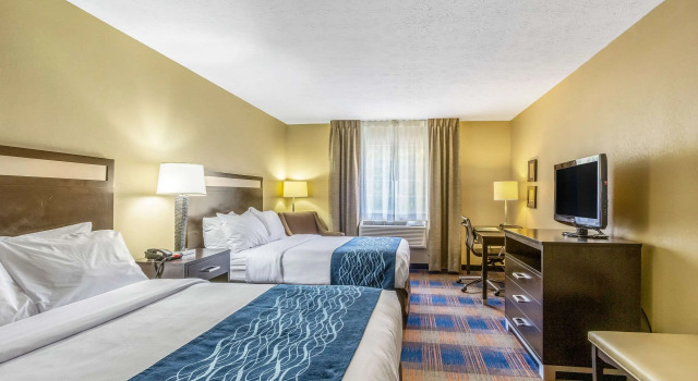 Четырёхместный номер Standard Comfort Inn Independence - Cleveland
