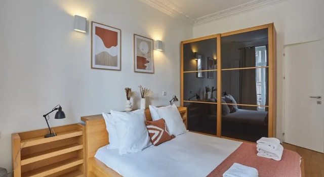 Superb Apartment Center of Paris-montmartre, Забронировать Апартаменты/квартира Отели Парижа с парковкой, рядом с Гран Бульвар, Парковка