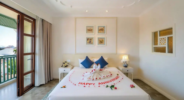 Номер Deluxe с балконом и с видом на бассейн Lantana Riverside Hoi An Boutique Hotel & Spa