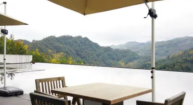 Mount Qingcheng · Moon Close to People Cliff Private Hot Spring Boutique Stay