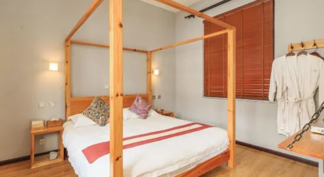Люкс с видом на сад Dali Buxianshan Guesthouse-in Dali ancient city,english speaking, home cat, recommend by lonely plan net