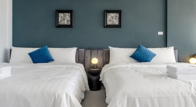 Четырёхместный номер Standard с балконом Sunset Mu Style Inn