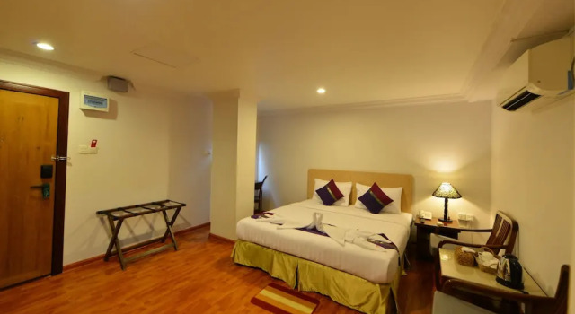Номер Standard Hotel K Yangon