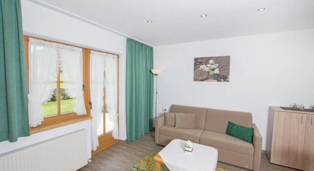 Haus Alpenfrieden, Rezerwuj Hotel Hotele w Tyrol z parkingiem, Parking