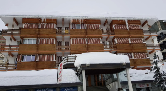 Apartment Le Logge, Забронировать Апартаменты/квартира Отели Сестриере с парковкой, Парковка