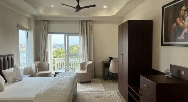 ISKCON Prayagraj Guest House, Забронировать Гостевой дом Отели Аллахабад с парковкой, Парковка