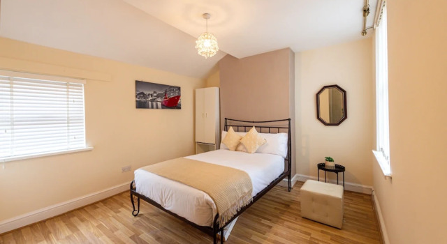 10 Guests - Free Parking - City Centre, Rezervasyon Tatil Evi Merseyside villalar, Villa