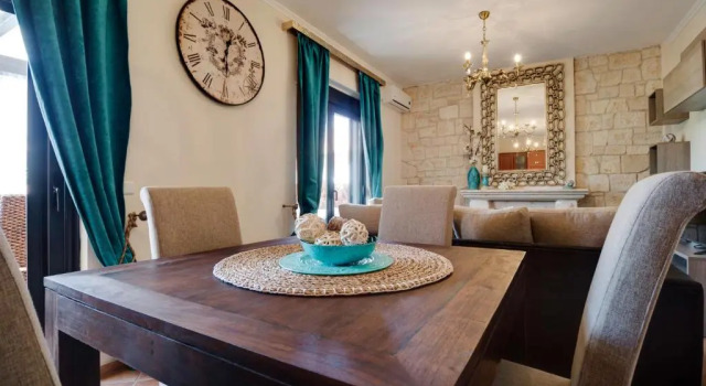 Luxury 2br apartment 50m from beach