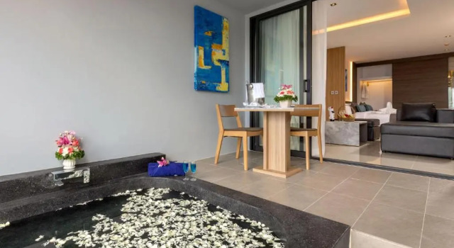 Люкс с видом на бассейн Kudo Hotel & Beach Club (Adults Only)