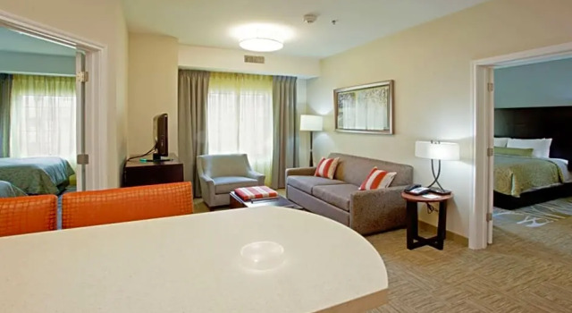 Четырёхместный номер Standard с 2 комнатами Staybridge Suites Rochester by IHG
