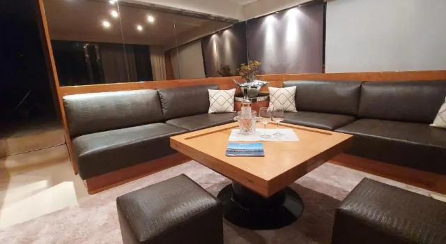 Yacht Priape Nice - San Lorenzo 57, Забронировать Отель Ницца Приморские Альпы, рядом с Касл-Хилл