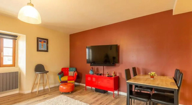 Spacious apartment with two terraces and private parking