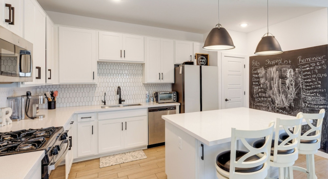 Near Golf, Parks & Casino! Updated Maricopa Home, Book Feriehus Sommerhuse i Maricopa, Hytte