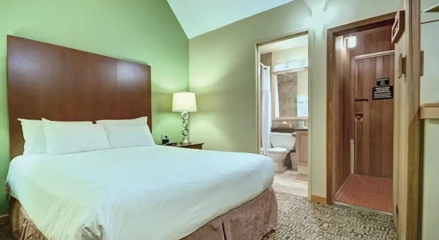 Люкс с 2 комнатами Mountain Side Hotel Whistler by Executive